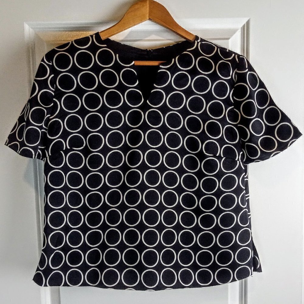 Circle Print Silk V-Neck SS Blouse